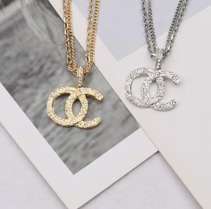 20 Style ünlü tasarımcı mektup çift katmanlı kolye kolyeleri 18k altın kaplama kristal inci rhinestone sweater kolye kadın parti mücevher aksesuarları
