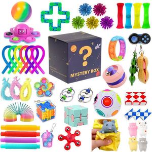 Новая Mystery Box Fidget Toy Gifts Антистрессные игрушки для детей для детей Взрослые Взрослые Положите в 1-2 шт. Убедитесь, что каждая коробка имеет одинаковое значение