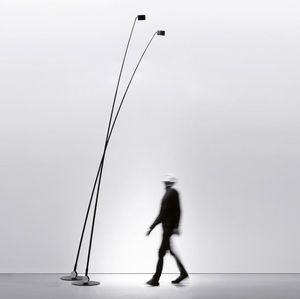 Минималистский линейный светодиодный рывок Nordic Fashioner Designer Квартира Villa Stand Lights Современное освещение в помещении