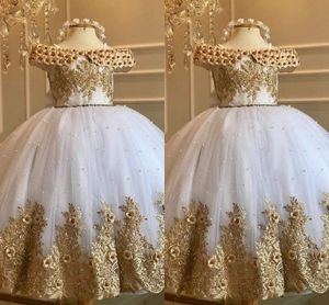 2022 Beyaz Altın İşlemeli İnciler Pageant Elbiseler Kızlar Omuzdan 3d Çiçek Çiçek Elbise Düğün Mini Quinceanera Yetişkinleri