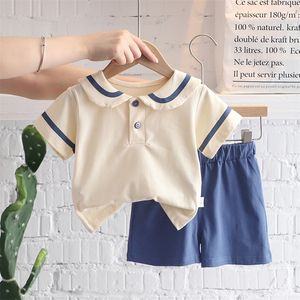 Yaz Boys Giyim Setleri Çocuklar İçin Üniversite Rüzgar Spor Takımları Gevşek Toddler Boy Giyim Polo Gömlek Şortları 2PCS Kıyafetler 220714