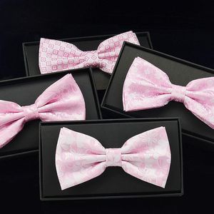 Bow Ties Erkekler İçin Moda Pembe Romantik Düğün Partisi Bowtie Kulübü Yıldönümü Kelebek Kravat Hediye Kutusu ile