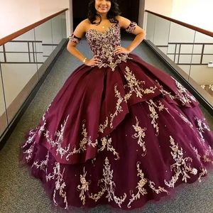 2022 Elegante Borgogna Plus Size Ball Gown Quinceanera Abiti Sweetheart Oro Applique Piano Lunghezza Abiti da ballo Pageant Sweet 16 Dress vestidos de quincea￱era