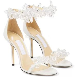 Lüks tasarımcı ayakkabılar kadınlar elbise ayakkabı sacora sandalet bale düz göze ayak parmağı pompalar düğün beyaz inci içi boş kelimeler toka kadın sandalet kutu 35-43