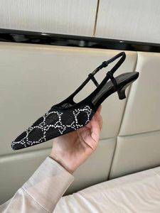 2022 Kadın arkası açık Sandalet pompa Aria arkası açık ayakkabılar, kristaller ışıltılı motifli Siyah ağda sunulur Arka tokalı 34-41