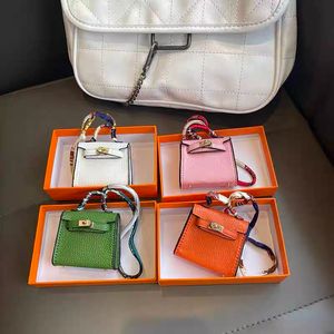 Tasarımcı anahtarlıklar çanta askısı anahtarlık Lüks çanta Çanta kancası airpods kılıfları kulaklık Aksesuarları mini Satchel el çantası anahtarlar yüzük çanta HBP
