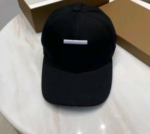 Düz pamuklu beyzbol şapkası Kap Beyaz Işlemeli Desen İngiltere Ayarlanabilir Top Kapaklar Dış Giyim Moda Aksesuarları Unisex