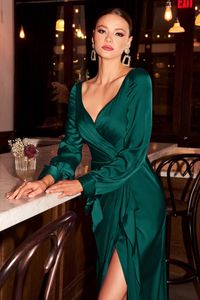 Seksi Slit Front Emerald Green Prom Elbiseler Kadınlar Uzun Kollu Özel Günlük GOWNS V YAZLI Basit Artı Boyut İpek Saten Gizli Elbise Robe De Soriee