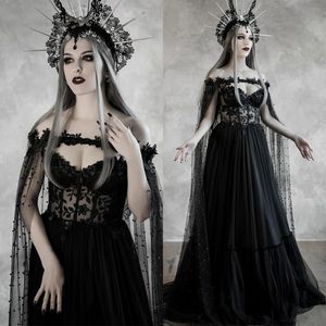 Dunkles, märchenhaftes, schwarzes Gothic-Hochzeitskleid mit schalenförmigem Korsett-Mieder, Fantasy-A-Linien-Brautkleid, mittelalterliches Vampir-Halloween-Hochzeitsumhang, Vintage-Brautkleider
