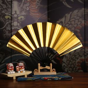 Altın Katlanır Japon kağıt fan süslemeleri bambu vintage el tutuldu kişiselleştirilmiş wentylator dekorasyon ev AA50SZ 220505