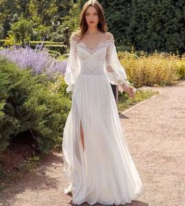 Von Bridal Gown Manager empfohlene weiße Brautkleider, schulterfrei, bodenlang, lange Ärmel, hochgespreizte Brautkleider mit Spitze