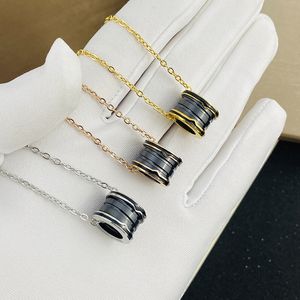 Europa América Estilo da Moda Homens Senhora Mulheres Aço Inoxidável Gravado Ouro 18k Letra B Incrustado Preto Fosco Cerâmica Colar Corrente