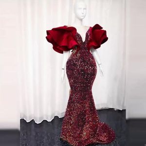 2022 2022 Köpüklü Aso Ebi Koyu Kırmızı Abiye Artı Boyutu Ruffles Kabarık Kollu V Boyun Mermais Sequins Kadınlar Güney Afrika Gelinlik Modelleri