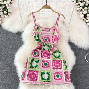 Yeni kadın moda tasarımı spagetti kayış örme tığ işi çiçek içi boş plaj tatil kısa elbise