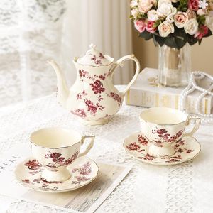 Kupalar Avrupa tarzı seramik lüks çiçek ikindi çay bardağı ve tabağı eşleşen set su ısıtıcısı kahve setleri