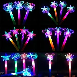 Supplimentos de festa lideraram Wand Magic Children Luminous Toy Luminous Colorful Star Moon Butterfly Butterfly Growing Wholesale Snow Princess Romance Crown Stick Stick Stick