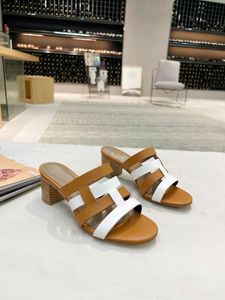 2022 Amica сандалии тапочки женские летние сандалии на высоком каблуке пляжные кожаные тапочки с цепочкой женские элегантные модные шлепанцы оптом уличная обувь