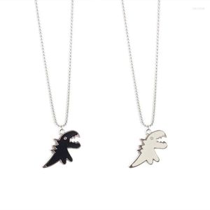 Подвесные ожерелья 2 -х мультфильм пары пары динозавров ожерелье In ins Creative Gift для девочек -подростков Черно -белый оригинальный свитер.