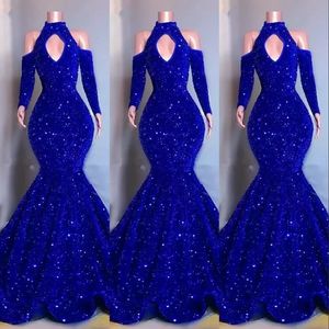 2022 Сексуальная Bling Royal Blue Crystal Crystal Pageant Sequins Prom Платья с длинными рукавами Русалка Замочные скважины Вечерние платья Элегантные Официальные Женщины Формальное платье C0417