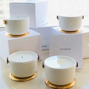 Фабрика прямой дизайнерской роскоши парфюмерная свеча аромат сплошной 220 г бланш с запечатанной подарочной коробкой духи спрей.