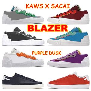 Blazer низкие кроссовки Kaws x Sacais Classic Mens Mens Womens Purple Dusk Casual Sports Neptune Blue Team Red Paint Splatter Trainers с коробкой и карточкой