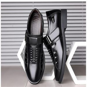Erkek Sandaletler Büyük Yaz Hafif Nefes Alabilir İş Elbisesi İçi Boş Delik Orta Yaşlı ve Yaşlı Deri Shoessandals SA Ayakkabı