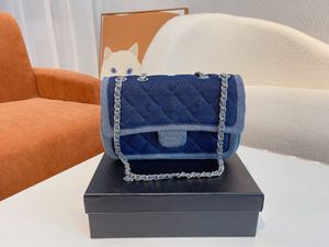 2022 Kadın Lüks Tasarım Çantaları Omuz Çantaları Tasarımcılar Moda Crossbody Çanta Çanta klasik marka denim çanta kot flep eyer çanta toptan fiyat tote