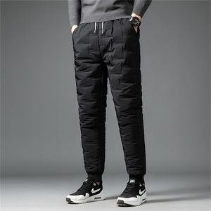 Pantaloni invernali da uomo casual con lacci elastici imbottiti in piumino Abbigliamento giovanile Moda piede sottile che mantiene caldo i pantaloni di cotone LJ201217