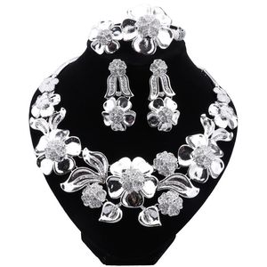 Dubai Gold Plated Jewelry Sets Brincos de colar de flores Bracelete de charme projetado para belas mulheres nobres