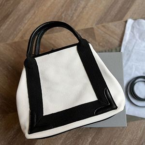 Luxurys Designers Hard Canvas Tote Bag Classic 2022 Новый Ретро ИСПОЛЬЗОВАНИЕ ИСПОЛЬЗОВАНИЯ Сплайна Сращивание Сумки Буква Хоукс Билл Портативная Мама Сумка Большие Вареники Сумка B