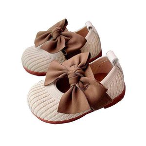 Новая кожаная обувь Дети девочки склоняются принцесса для одиночной обувь мягкая девичья девчонка мягкая подошва детская обувь для малыша D784 L220716