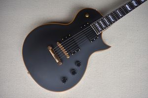 Fabrika Özel Mat Siyah Elektrikli Gitar Sarı Bağlayıcı ve Boyun Altın Hardwares Beyaz İnci Kavrama Kaçak Keyzosu Aktif Pikaplar Özelleştirilebilir