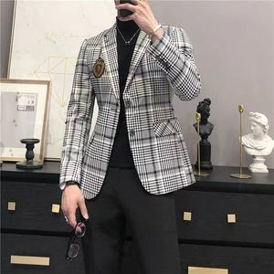 B9016 MENS Suits Blazer İtalya Paris Mens Lüks Ceket Markası Uzun Kollu Ceketler Takım elbise Gelinlik 8 Stil