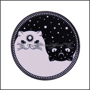 Pinsbrooches mücevher sevimli gündüz ve gece kedileri ename pin göksel yin yang siyah beyaz kedi broş galaxy hayvan rozeti hediye dhntx
