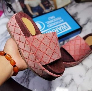 Tasarımcı Sandal Sonbahar Kış Lüks Terlik Kadınlar Giyim Dış Mekan Platform Sandalet Tuval Gerçek Deri Terlik Siyah Sarı Moda 59877