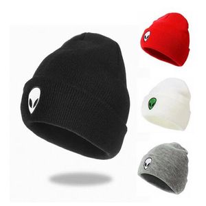 Yeni örgü şapka hip-hop tarzı kafatası desen nakış erkek ve kadın için sıcak yün şapka bere GC1536