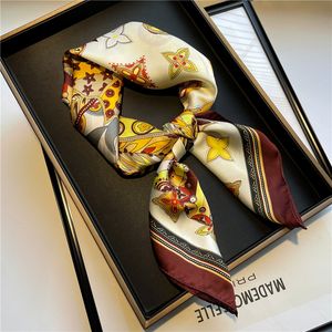 22ss 70x70cm Presbiyopi Tasarımcı Mektupları Baskı Çiçek Ipek Eşarp Kafa Bandı Kadınlar için Moda Uzun Saplı Çanta Eşarplar Paris kol çantası Bagaj Şerit Baş Sarar