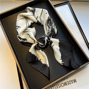 Siyah Beyaz Tasarımcı Mektupları Baskı Çiçek Kadınlar için İpek Eşarp Kafa Bandı Moda Uzun Sap Çanta Eşarplar Paris Omuz Tote Bagaj Şerit Baş Sarar 70 * 70 CM
