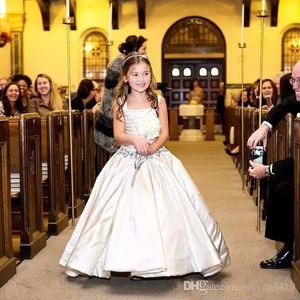 Yeni Çiçek Kız Elbise Düğün Için Kare Boyun Beyaz Kristal Kemer Boncuklu Sweep Tren Doğum Günü Çocuk Komünyon Kız Pageant Abiye