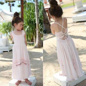 2018 Açık Pembe Şifon Plaj Boho Çiçek Kız Elbise Düğün İçin Ucuz Dantel Criss Çapraz Geri Ayak Bileği Uzunluk Çocuklar Örgün Elbise EN112010