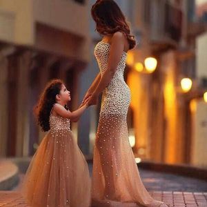 Mother Daughter Dresses Luxury Crystals Party Dress Mermaid Sweetheart Sleeveless Champagne V Neck Sleeveless Girls Dress