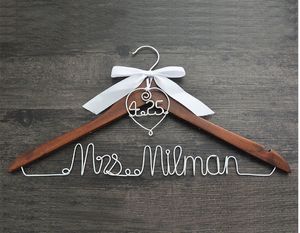 Personalisierter Hochzeits-Kleiderbügel mit Herz und Datum für Ihre Hochzeit, Braut-Kleiderbügel, Schleife, Hochzeitskleid-Kleiderbügel, Brautjungfern, für Hochzeits-Party-Geschenke