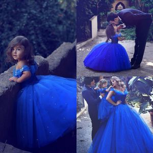 Güzel Kapalı Mavi Çiçek Omuz Tül Tul Pageant Elbiseler Geri Fermuar Tered Fırfır Özel Yapımı Küçük Kız Parti Önlükleri