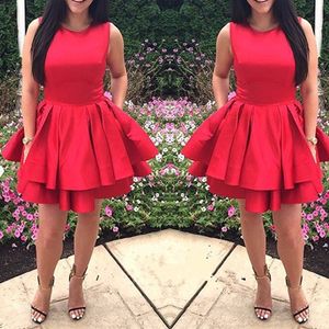 Basit Moda Kırmızı Kısa Homecoming Elbiseler Kolsuz Saten Ruffles Katmanlı 8. Sınıf Mezuniyet Abiye Custom Made Artı Boyutu Balo Elbise
