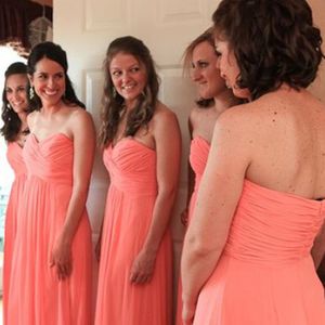 Klasik Uzun Nedime Elbiseler Mercan Şifon Dantelli Pileli Üst Sevgiliye Kolsuz Tam Uzunlukta Ülke Beach Düğün Honor Kıyafeti Hizmetçi
