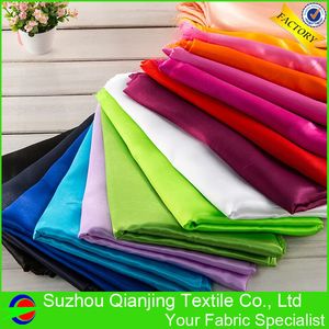 2018 fábrica de venda direta 700 cores suave macio brilhante poliéster tecido de cetim