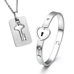 2 pcs Set New Aço Inoxidável Prata Amor Coração Bloqueio Pulseira Combinando Chave Tag Pingente de Colar Casal conjunto