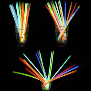 Paket Partisi Başına Yenilik Aydınlatma Glow Sticks Bilezik Kolyeleri Neon Partisi Led Yanıp Sönen Hafif Çubuklar Çubuk Yenilik Oyuncak Cazibe Hediyeleri