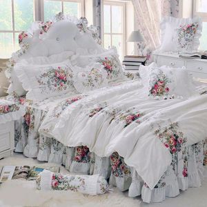 Kore tarzı bej prenses düğün yatak seti% 100 pamuklu 4pcs lüks gül baskısı dantel fırfırlar