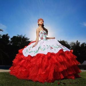 Новые сексуальные красные белые атласные шариковые платья вышивка Quinceanera платья 2018 с бисером сладкие 16 платьев 15 лет PROM PROMES BQ40